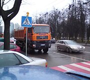 Sunkvežimiai labai užstoja matomumą.