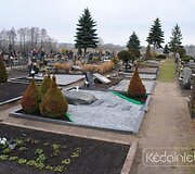 Vandalai i&scaron;vartė antkapius