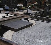 Vandalai i&scaron;vartė antkapius