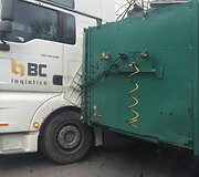 Sunkvežimio avarijos vietoje