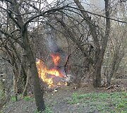 Sandėliukai liepsnojo atvira ugnimi