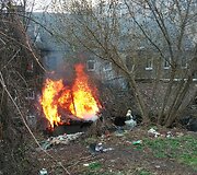 Sandėliukai liepsnojo atvira ugnimi