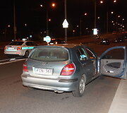 Reido akimirka: &bdquo;Nissan Almera&ldquo; su žieminėmis padangomis ir mechaninėmis pavaromis.