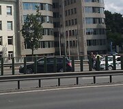 Įvykio vietoje: i&scaron; vairuotojo pusės automobilis neatrodė itin apgadintas, tačiau tęsti kelionės transporto priemonė negalėjo.
