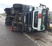 Benzinvežio avarija slidžiame greitkelyje Klaipėda&ndash;Kaunas