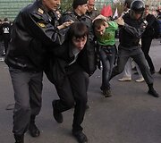 Policija prie&scaron; mitingo dalyvius panaudojo smurtą