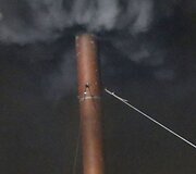 Kylantys juodi dūmai