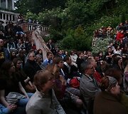 &Scaron;e&scaron;tadienio vakarą kultūros projekto &bdquo;Tebūnie naktis&ldquo; organizatoriai vilioja sostinėje pasigrožėti daugybe ypatingų meno projektų.