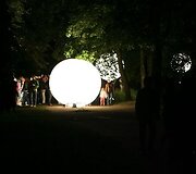 &Scaron;e&scaron;tadienio vakarą kultūros projekto &bdquo;Tebūnie naktis&ldquo; organizatoriai vilioja sostinėje pasigrožėti daugybe ypatingų meno projektų.