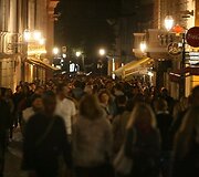 &Scaron;e&scaron;tadienio vakarą kultūros projekto &bdquo;Tebūnie naktis&ldquo; organizatoriai vilioja sostinėje pasigrožėti daugybe ypatingų meno projektų.