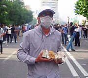 Irano policija susirėmė su draudimų nepaisančiais protestuotojais 