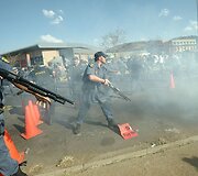 Protestuotojų susirėmimas su policija