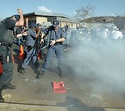 Protestuotojų susirėmimas su policija