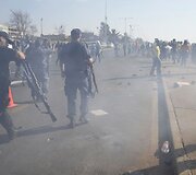 Protestuotojų susirėmimas su policija
