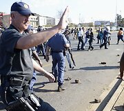 Protestuotojų susirėmimas su policija