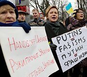 Ukrainą palaikantys protestuotojai