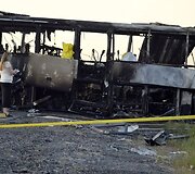 Kalifornijoje vilkikui įsirėžus į moksleivius vežantį autobusą žuvo bent devyni žmonės