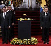 Gabrielio Garcia Marquezo gimtinėje Kolumbijoje ir Meksikoje, kur jis gyveno pastaruoju metu, žmonės atiduoda pagarbą praėjusią savaitę mirusiam ra&scaron;ytojui. 