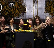 Gabrielio Garcia Marquezo gimtinėje Kolumbijoje ir Meksikoje, kur jis gyveno pastaruoju metu, žmonės atiduoda pagarbą praėjusią savaitę mirusiam ra&scaron;ytojui. 