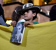 Gabrielio Garcia Marquezo gimtinėje Kolumbijoje ir Meksikoje, kur jis gyveno pastaruoju metu, žmonės atiduoda pagarbą praėjusią savaitę mirusiam ra&scaron;ytojui. 