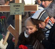Permėje žmonės renkasi prie klubo, kuriame per gaisrą žuvo žmonės, &scaron;iame mieste vyksta ir žuvusiųjų laidotuvės.