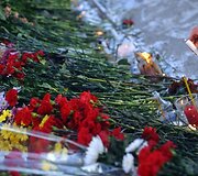 Permėje žmonės renkasi prie klubo, kuriame per gaisrą žuvo žmonės, &scaron;iame mieste vyksta ir žuvusiųjų laidotuvės.