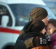 Permėje žmonės renkasi prie klubo, kuriame per gaisrą žuvo žmonės, &scaron;iame mieste vyksta ir žuvusiųjų laidotuvės.