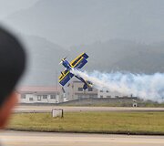 Kinijos dangaus akrobatų pasirodymas
