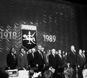 Vilniuje, Akademiniame dramos teatre, i&scaron;kilmingas Nepriklausomybės dienos minėjimas, 1989 metai