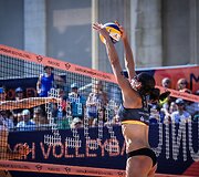 Erika Kliokmanaitė (kairėje)