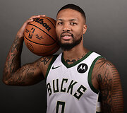 7-10. Damianas Lillardas (&bdquo;Milwaukee Bucks&ldquo;) &ndash; 45,6 mln. JAV dolerių