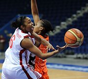 TEO krep&scaron;ininkės žvaigždžių perpildytai UMMC ekipai nusileido daugiau nei dvigubai.