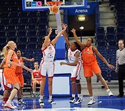 TEO krep&scaron;ininkės žvaigždžių perpildytai UMMC ekipai nusileido daugiau nei dvigubai.