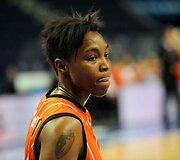 TEO krep&scaron;ininkės žvaigždžių perpildytai UMMC ekipai nusileido daugiau nei dvigubai.
