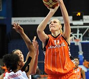 TEO krep&scaron;ininkės žvaigždžių perpildytai UMMC ekipai nusileido daugiau nei dvigubai.