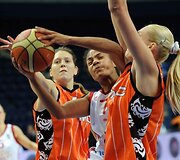 TEO krep&scaron;ininkės žvaigždžių perpildytai UMMC ekipai nusileido daugiau nei dvigubai.