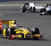 &bdquo;Renault&ldquo; pilotui V.Petrovui lenktynės Bahreine buvo istorinės &ndash; jis tapo pitmuoju rusu, važiavusiu &bdquo;Formulėje&ldquo;