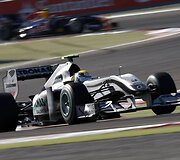 N.Rosbergas aplenkė kur kas garsesnį savo komandos draugą &bdquo;Mercedes&ldquo; ekipoje M.Schumacherį