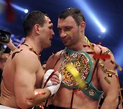 38&ndash;erių V.Kličko 17 metų jaunesnį A.Sosnowskį įveikė nokautu 10-ajame raunde