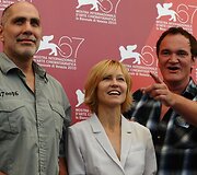 Komisijos nariai i&scaron; kairės: meksikiečių ra&scaron;ytojas Guillermo Arriaga, aktorė Ingeborga Dapkūnaitė ir žiuri pirmininkas Quentinas Tarantino
