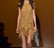 Alberta Ferretti 2015 m. pavasario-vasaros kolekcijos modelis