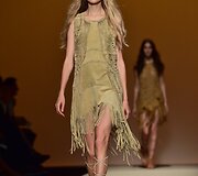 Alberta Ferretti 2015 m. pavasario-vasaros kolekcijos modelis
