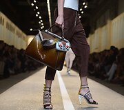 Fendi 2015 m. pavasario-vasaros kolekcijos modelis