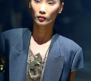 Lanvin 2015 m. pavasario-vasaros kolekcijos modelis