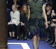 &bdquo;Sacai&ldquo; 2015 m. pavasario-vasaros kolekcijos modelis