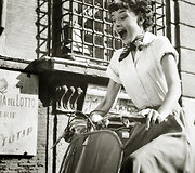 Kadras i&scaron; filmo &bdquo;Atostogos Romoje&ldquo; (&bdquo;Roman Holiday&ldquo;)