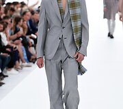 &bdquo;Ermenegildo Zegna&ldquo; 2016 m. pavasario-vasaros kolekcijos modelis
