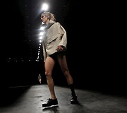 Rory Parnell Mooney 2016 m. pavasario-vasaros kolekcijos modelis 