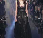 &bdquo;Elie Saab&ldquo; 2015 m. auk&scaron;tosios mados kolekcijos modelis 