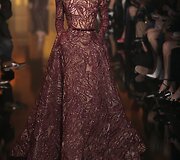 &bdquo;Elie Saab&ldquo; 2015 m. auk&scaron;tosios mados kolekcijos modelis 